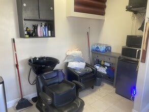 19458 Ventura Blvd, Tarzana, CA for lease Interior Photo- Image 1 of 2