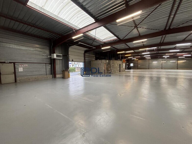 Industrial in Saint-Pierre-du-Perray for lease - Building Photo - Image 3 of 21