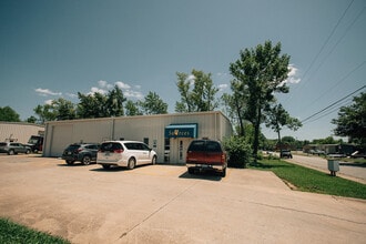 519 W Poplar St, Fayetteville, AR for lease Interior Photo- Image 1 of 3