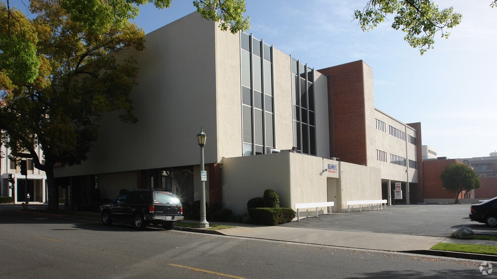 740-750 E Green St, Pasadena, CA for lease - Building Photo - Image 2 of 14
