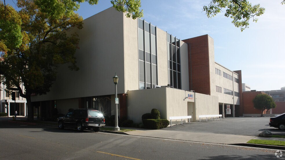 740-750 E Green St, Pasadena, CA à louer - Photo du bâtiment - Image 2 de 14