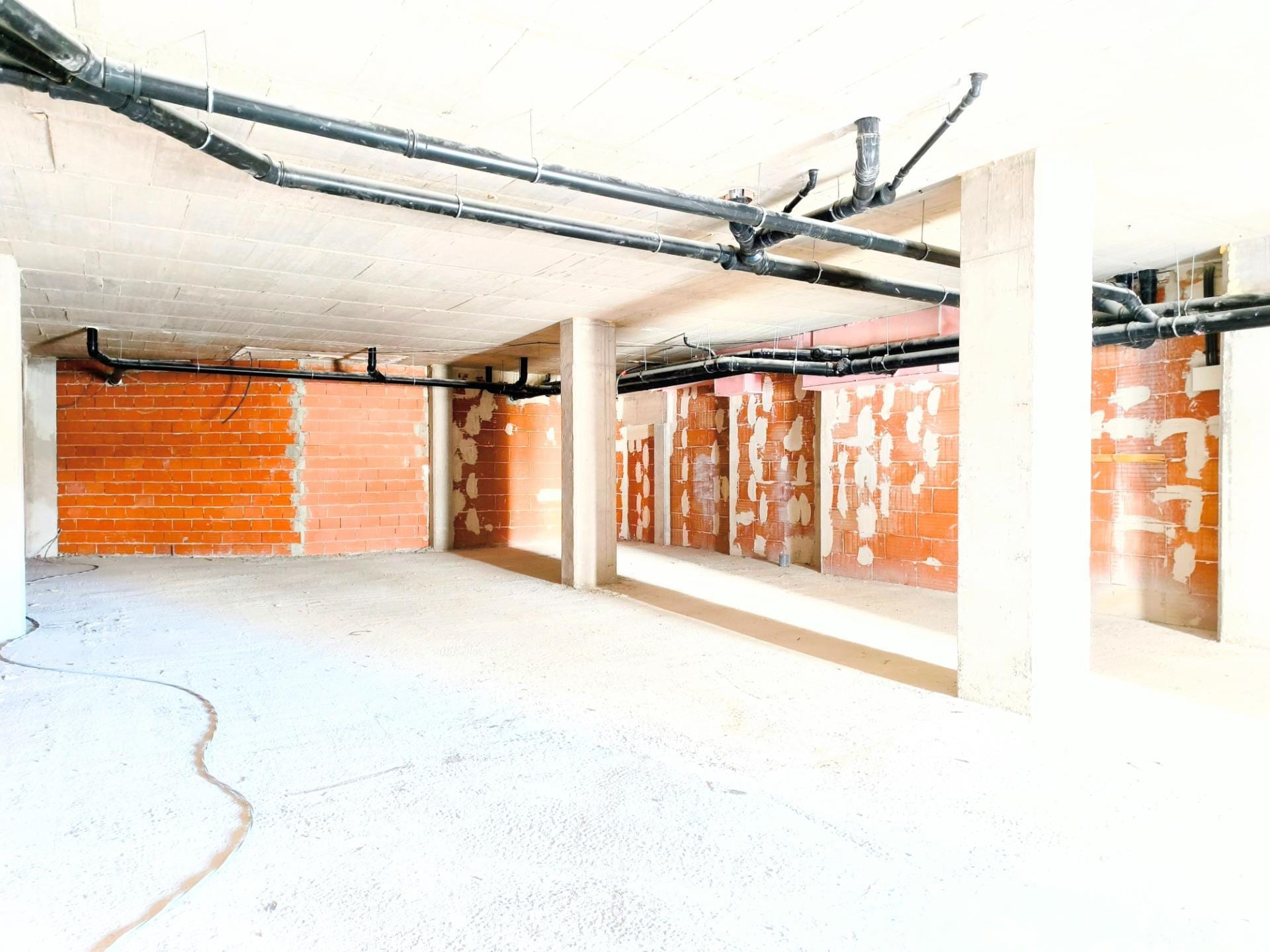 Retail in Alicante, Alicante for lease Interior Photo- Image 1 of 7