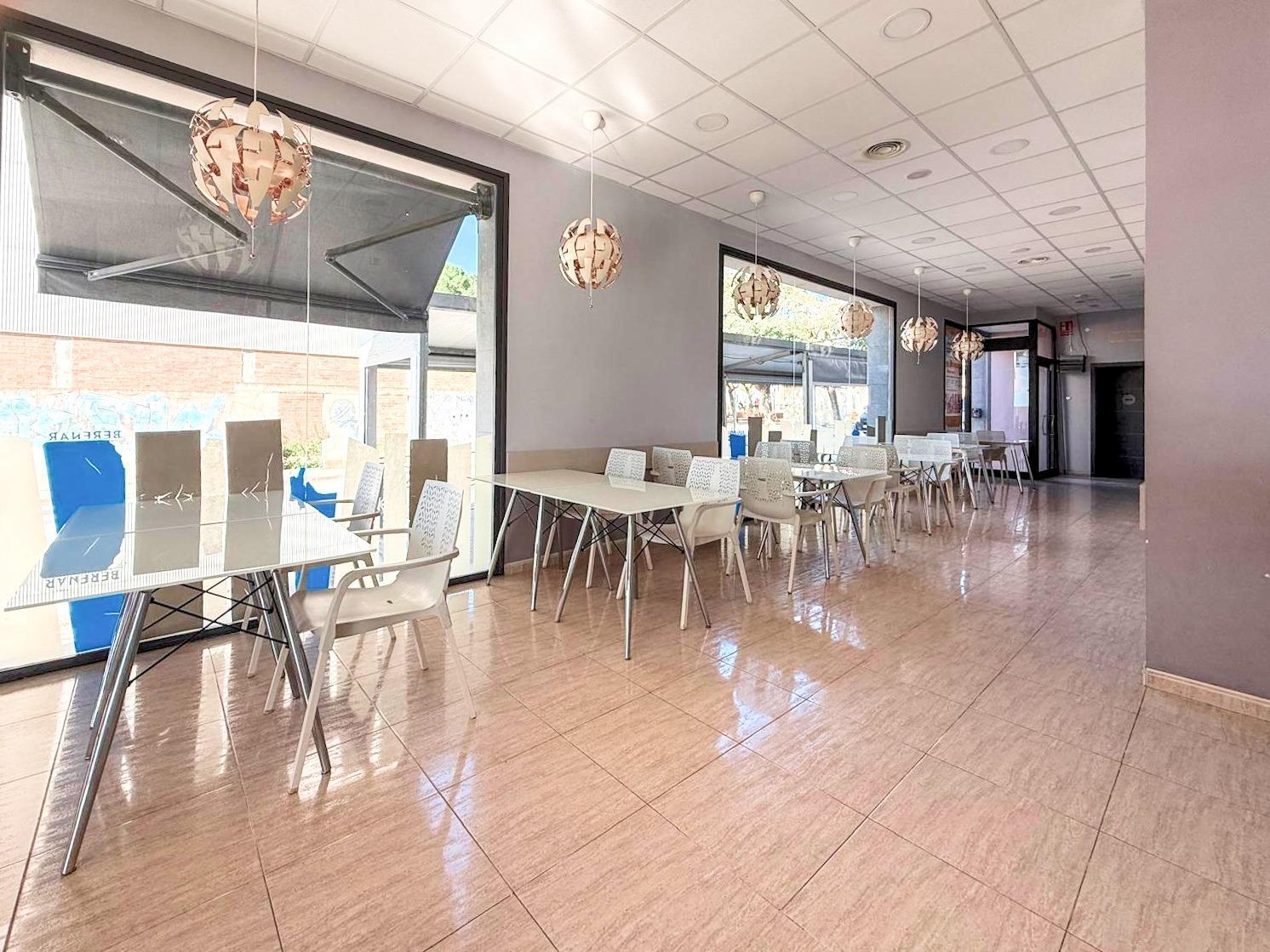 Retail in Alcanar, Tarragona for lease Interior Photo- Image 1 of 9