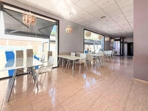 Retail in Alcanar, Tarragona for lease Interior Photo- Image 1 of 9