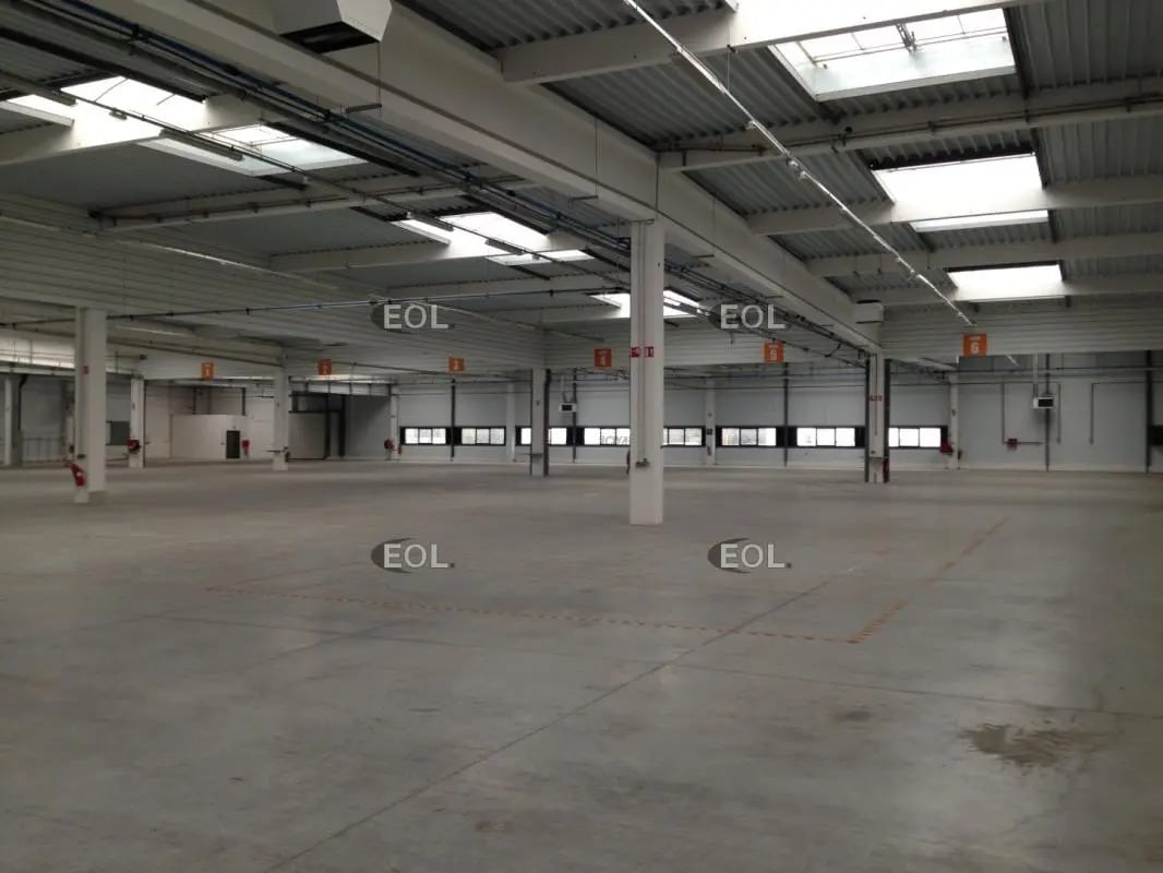 Industrial in Ferrières-en-Brie for lease Building Photo- Image 1 of 12