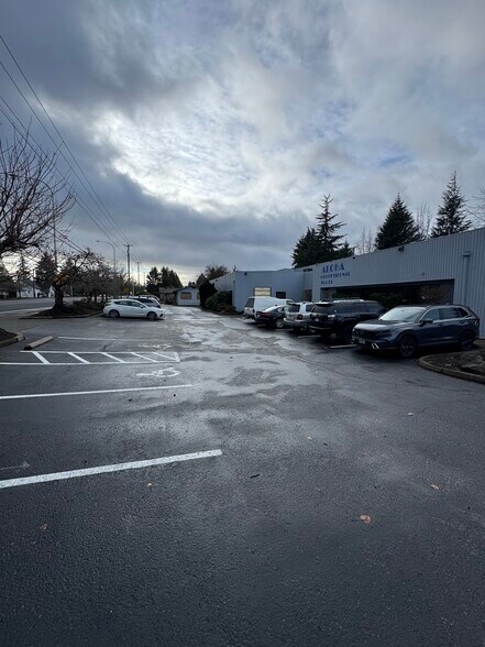 3895 SW 185th Ave, Beaverton, OR à louer - Photo du bâtiment - Image 2 de 4