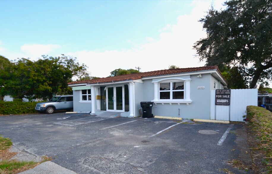 16921 NE 6th Ave, North Miami Beach, FL à vendre - Photo du bâtiment - Image 2 de 18