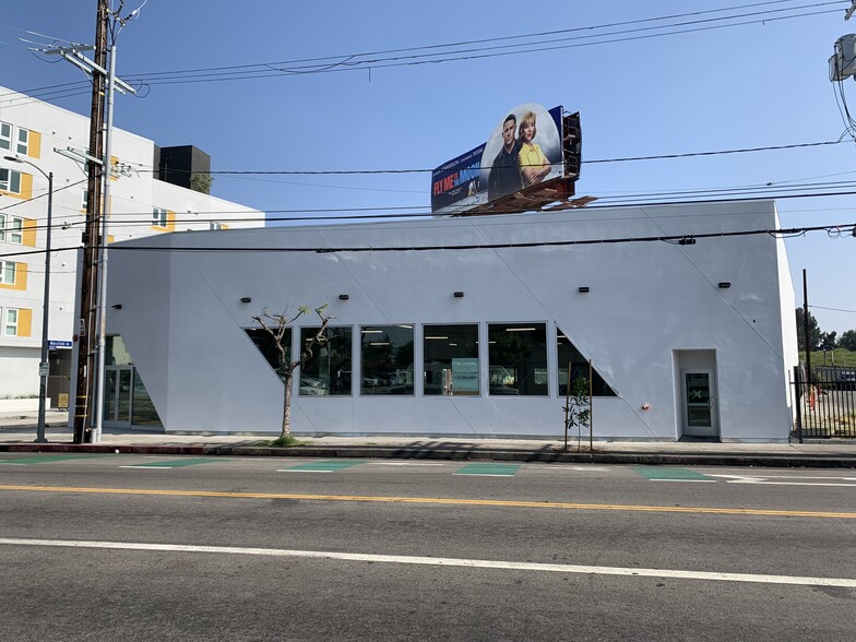 5075 W Adams Blvd, Los Angeles, CA for lease - Building Photo - Image 1 of 6