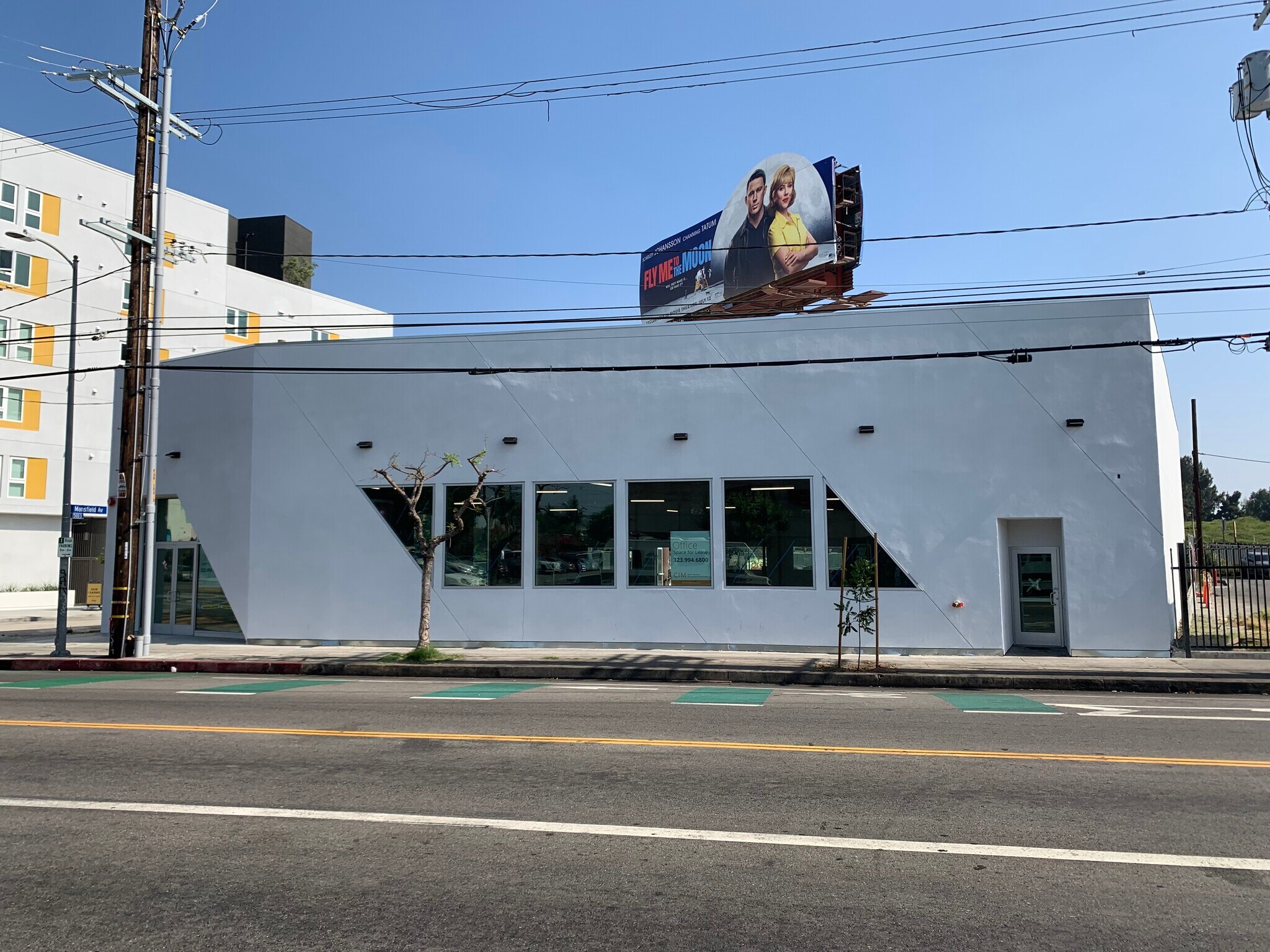 5075 W Adams Blvd, Los Angeles, CA à louer Photo du bâtiment- Image 1 de 7