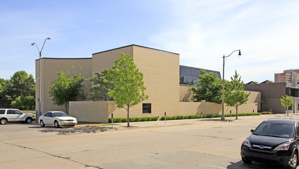 545 Couch Dr, Oklahoma City, OK à vendre - Photo principale - Image 2 de 4