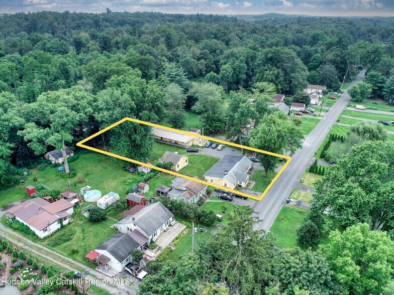 181 Glenerie Blvd, Saugerties, NY à vendre - Photo du bâtiment - Image 2 de 29