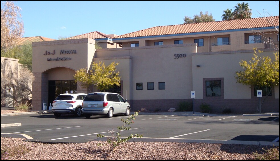 5920 N La Cholla Blvd, Tucson, AZ à louer - Photo du bâtiment - Image 2 de 4