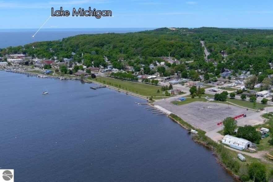 903 Main St, Frankfort, MI for sale - Aerial - Image 1 of 14