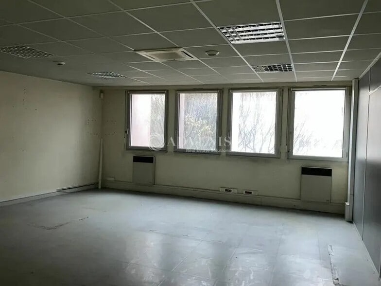 Office in Bourges for sale - Interior Photo - Image 2 of 3