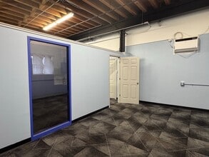 27 Walnut St, Peabody, MA à louer Photo intérieure- Image 2 de 3