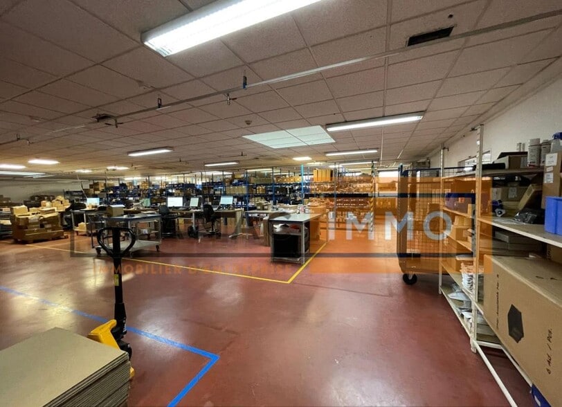 Industrial in Saint-Thibault-des-Vignes for lease - Interior Photo - Image 3 of 5