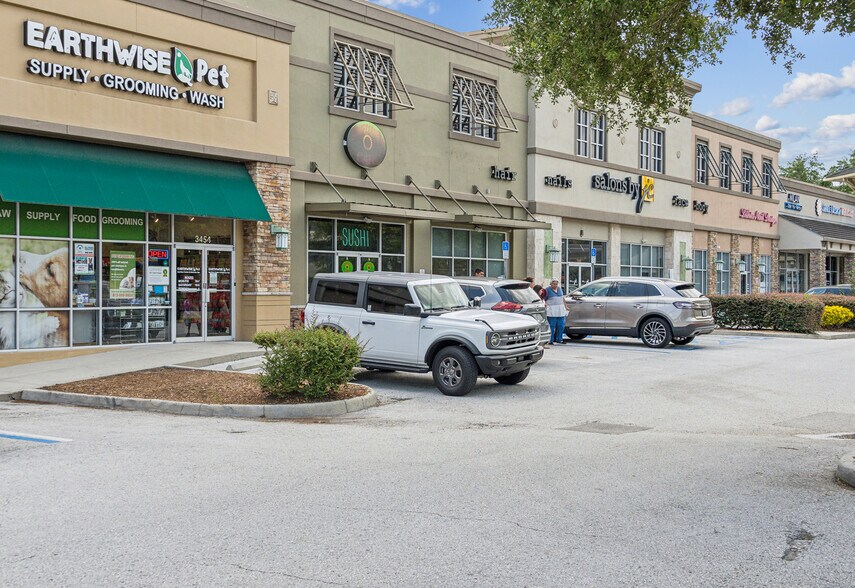 3426-3478 Lithia Pinecrest Rd, Valrico, FL à louer - Photo principale - Image 1 de 4