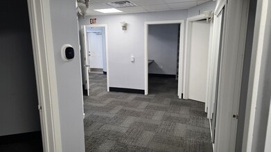 1127 W Main St, Waterbury, CT à louer Photo intérieure- Image 1 de 4