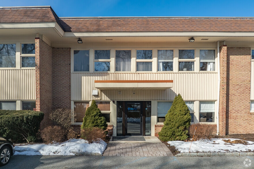 1983 Crompond Rd, Cortlandt Manor, NY for lease - Building Photo - Image 3 of 4