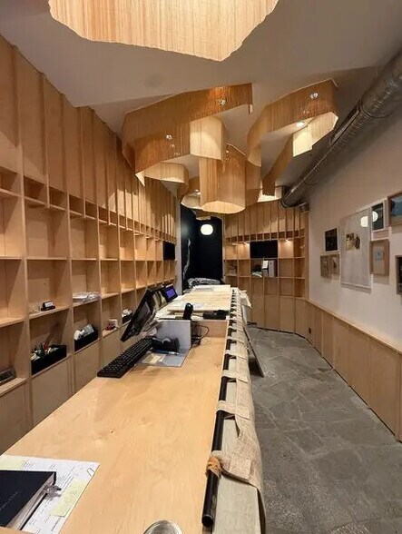 Commerce de détail dans Paris à louer - Photo du bâtiment - Image 2 de 5