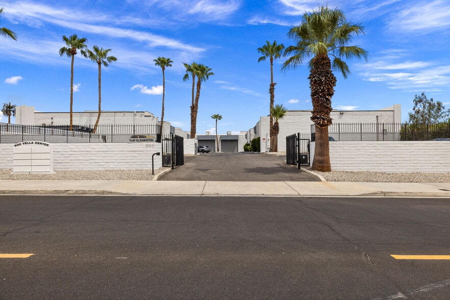 800 S Vella Rd, Palm Springs, CA à louer - Photo du bâtiment - Image 3 de 37
