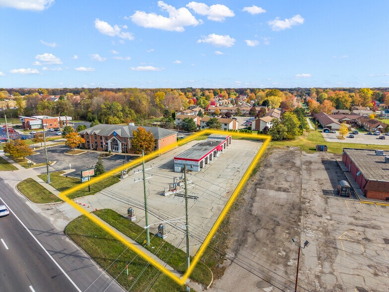 47720 Gratiot Ave, Chesterfield, MI à vendre - Photo du bâtiment - Image 2 de 7