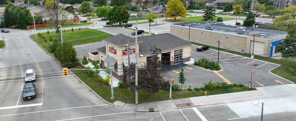 8025 Tecumseh Rd E, Windsor, ON for lease - Building Photo - Image 2 of 4
