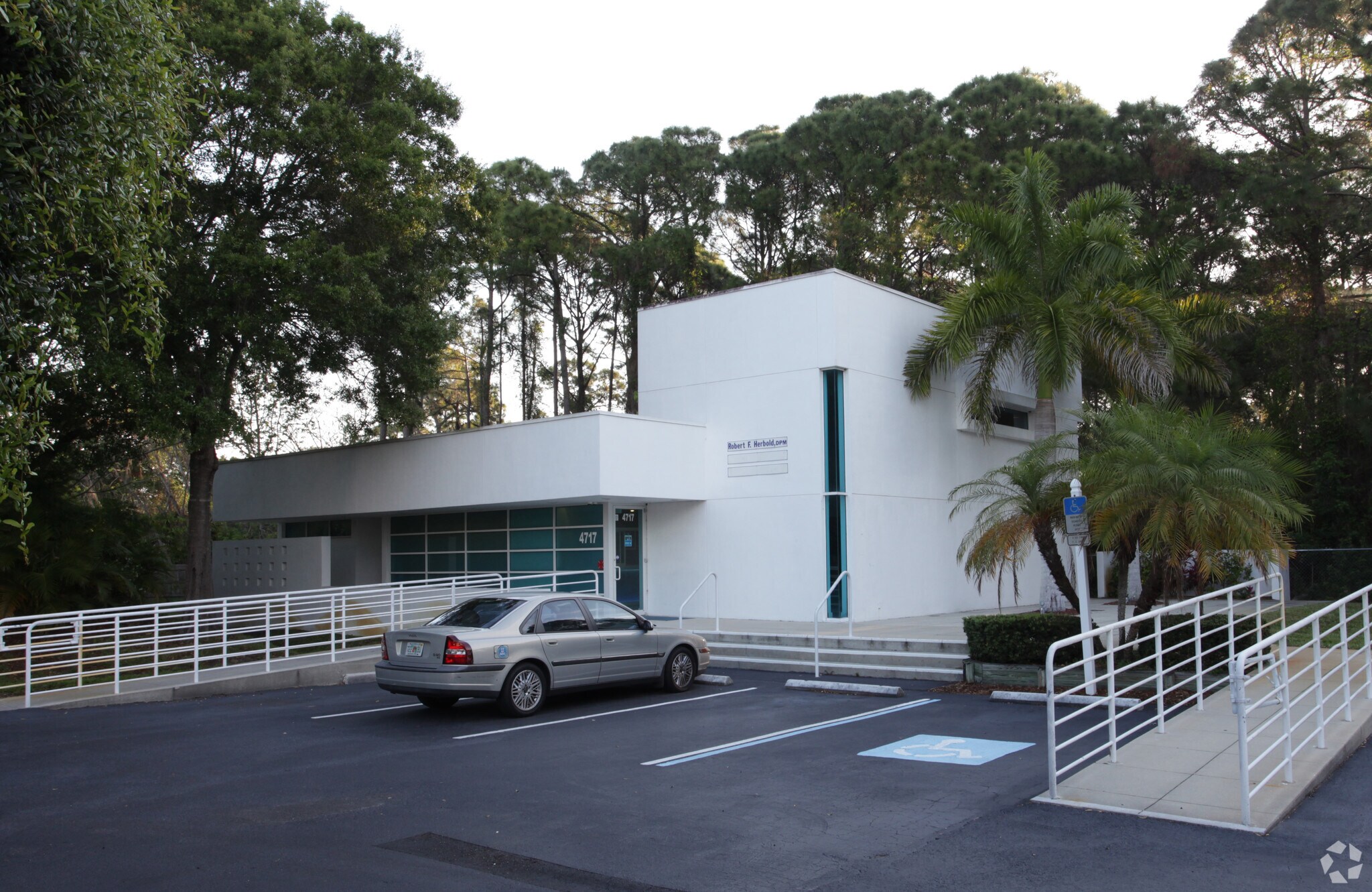 4717 Swift Rd, Sarasota, FL à vendre Photo principale- Image 1 de 23