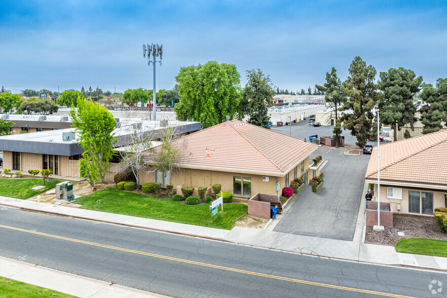 3323 S Fairway St, Visalia, CA à vendre - Photo du b timent - Image 1 de 14