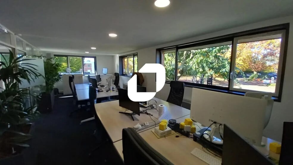 Office in VILLENEUVE-D'ASCQ for lease - Interior Photo - Image 1 of 9