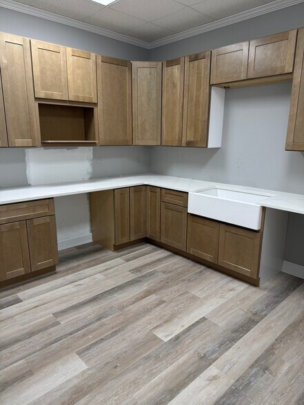 228 Westinghouse Blvd, Charlotte, NC à louer - Photo du bâtiment - Image 3 de 16