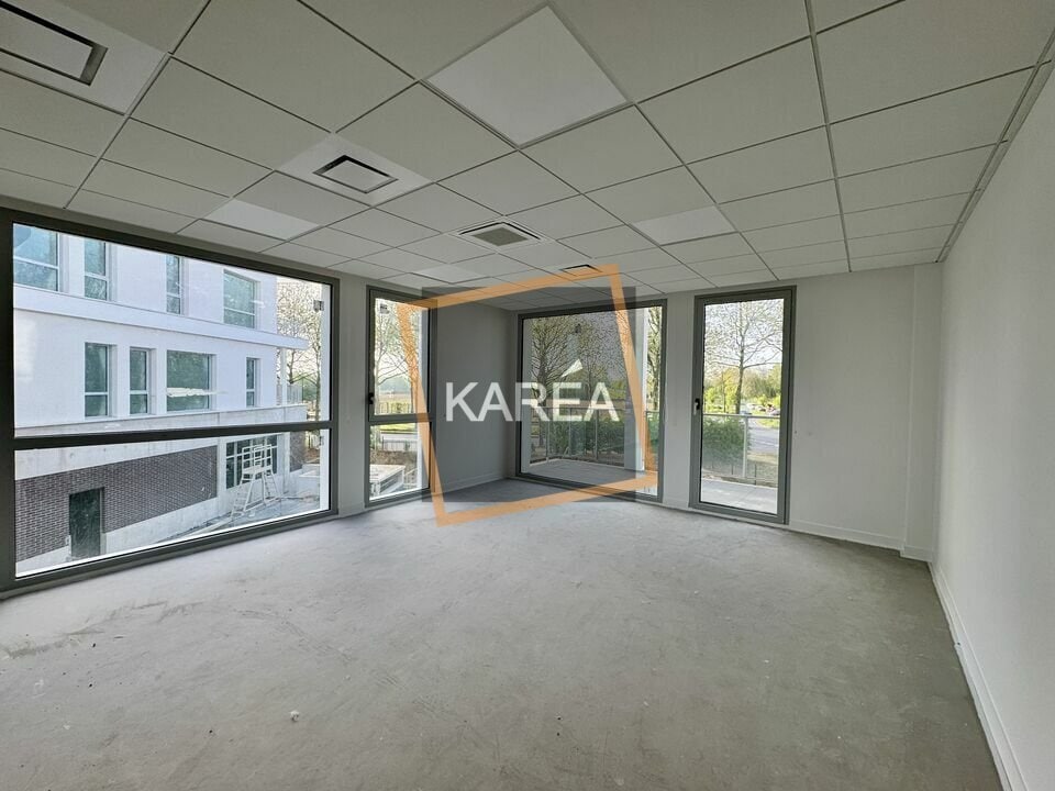 Office in Serris for lease Interior Photo- Image 1 of 6