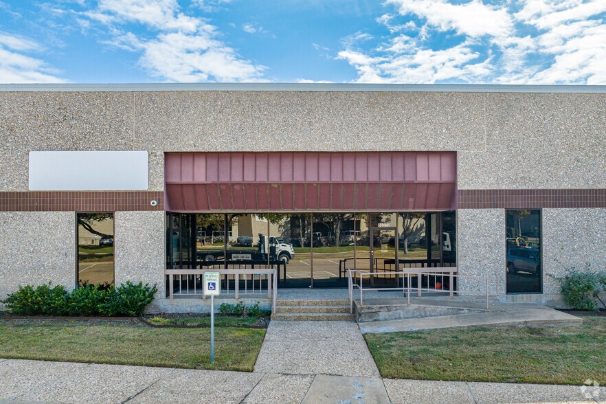 10310 Brockwood Rd, Dallas, TX à louer - Photo du bâtiment - Image 2 de 4