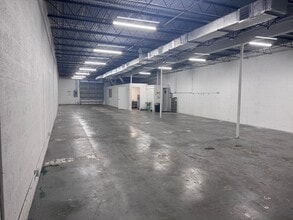 511-545 NE 32nd St, Oakland Park, FL à louer Photo intérieure- Image 2 de 6