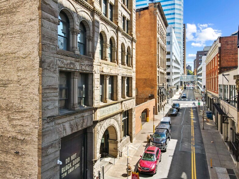 336 Fourth Ave, Pittsburgh, PA à louer - Aérien - Image 2 de 5