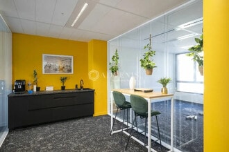 Bureau dans Montigny-le-Bretonneux à louer Photo intérieure- Image 2 de 6