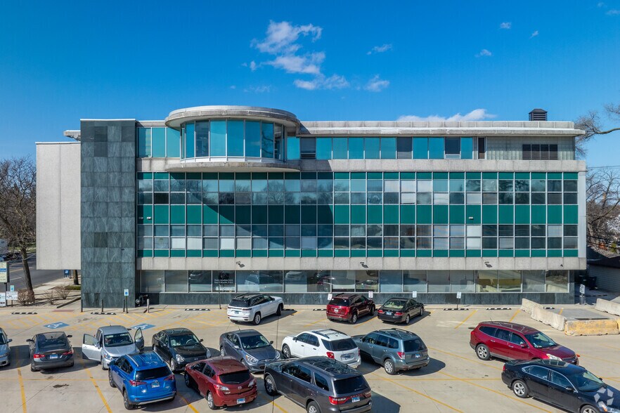 1515 N Harlem Ave, Oak Park, IL à louer - Photo du bâtiment - Image 3 de 10