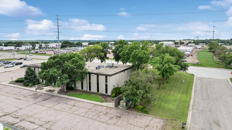 1600 E Benson Rd, Sioux Falls, SD à vendre - Photo du bâtiment - Image 2 de 11
