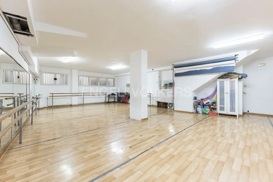 Amplio locales cerca de la Plaza Lesseps portefeuille de 2 propriétés à vendre sur LoopNet.ca - Photo intérieure - Image 1 de 25