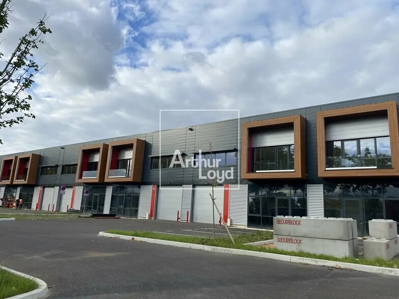 Flex in Bondoufle for lease - Building Photo - Image 3 of 17