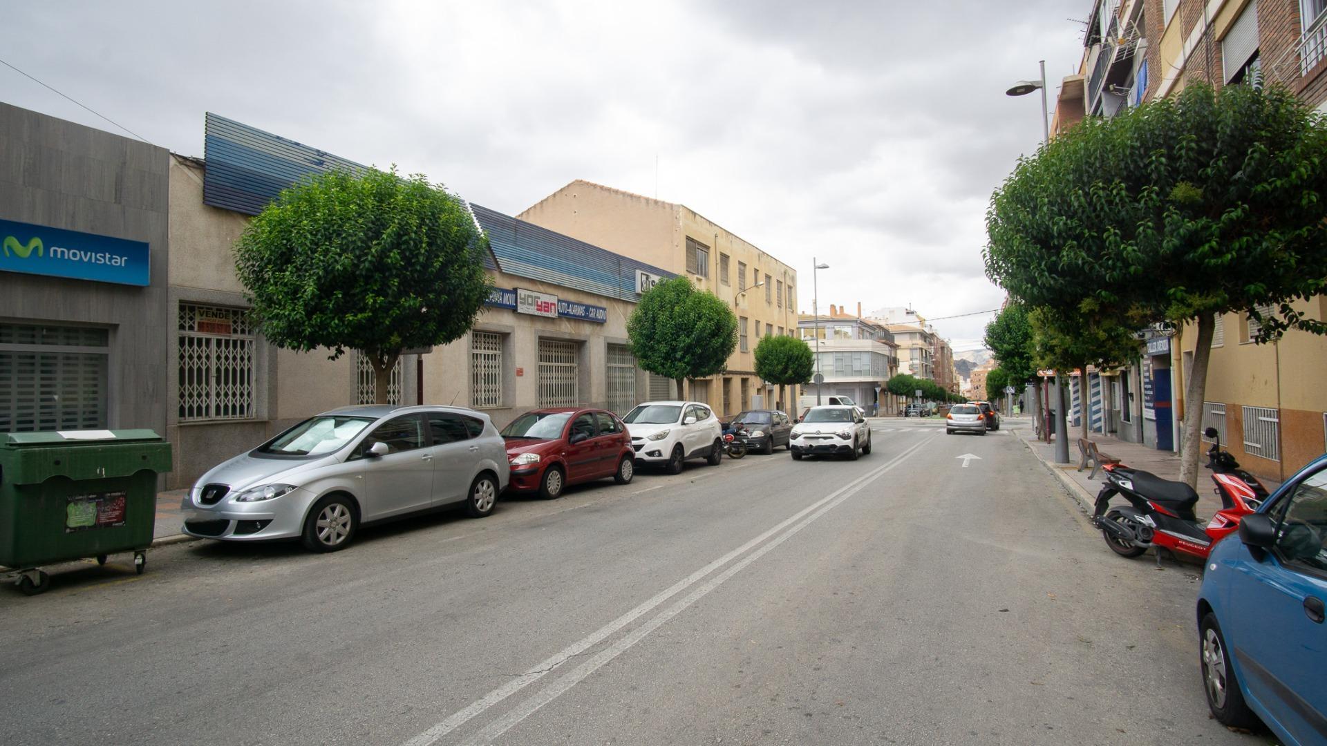 Commerce de détail dans Petrer, Alicante à vendre Photo du bâtiment- Image 1 de 17