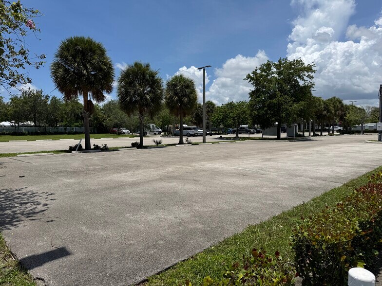 2990 W Oakland Park Blvd, Oakland Park, FL à vendre - Photo du bâtiment - Image 3 de 5