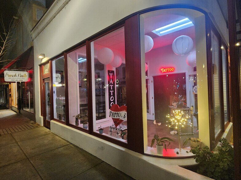 439 Healdsburg Ave, Healdsburg, CA à vendre - Photo du bâtiment - Image 2 de 5