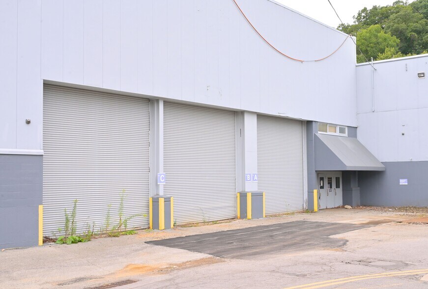 325 Buffalo St, Franklin, PA à louer - Photo du bâtiment - Image 2 de 16