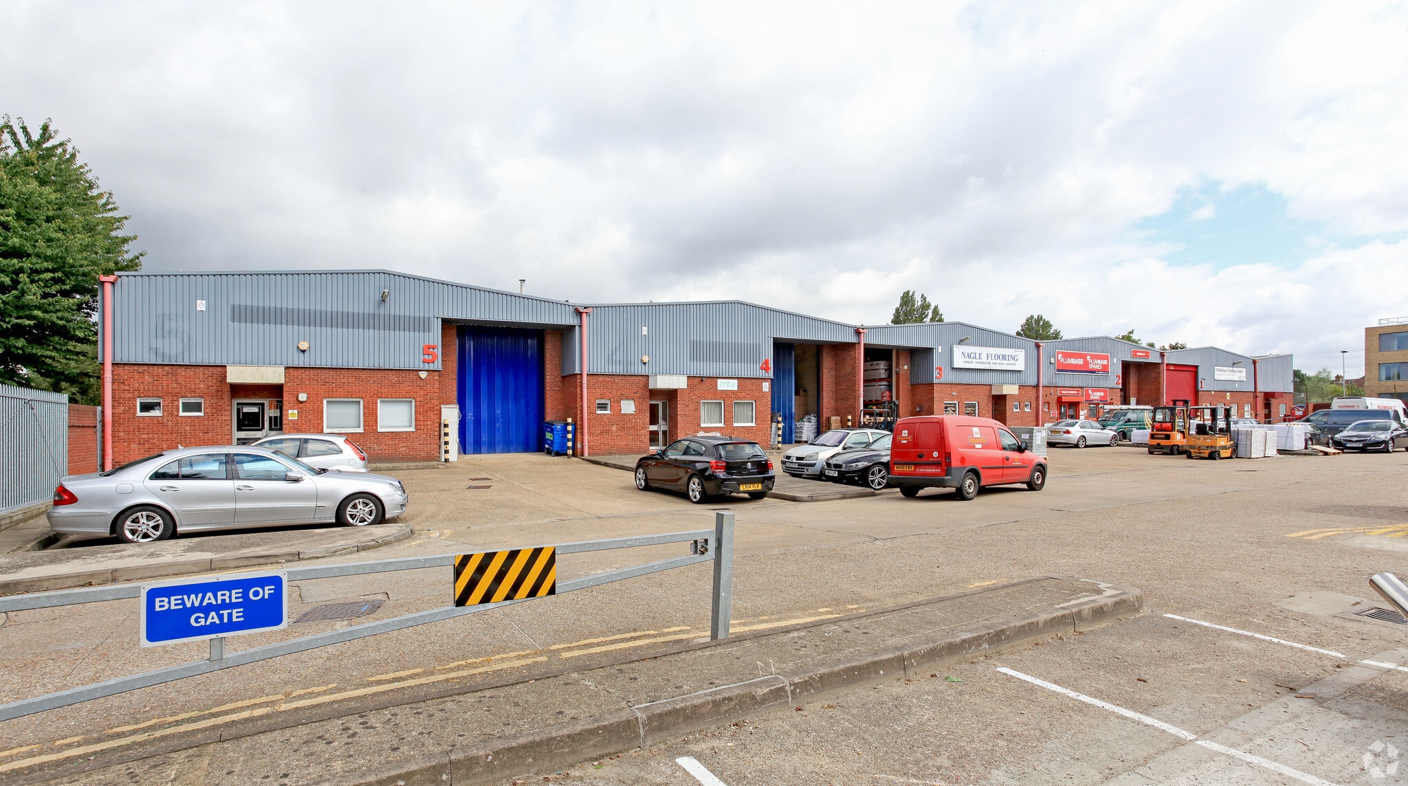Tudor Rd, Harrow for lease Primary Photo- Image 1 of 6