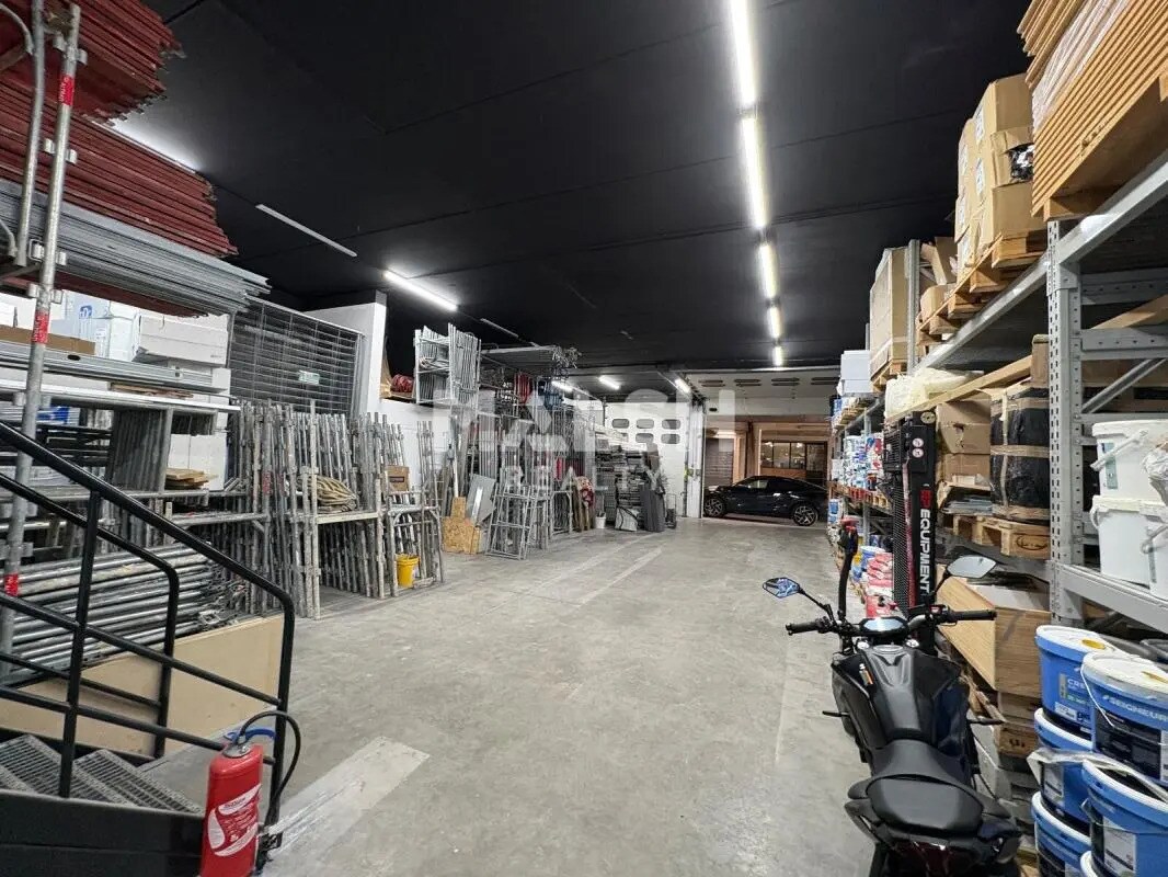 Office in Brignais for lease Interior Photo- Image 1 of 7