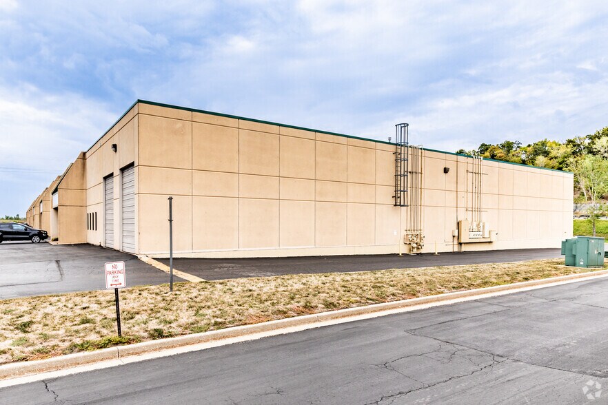 600-638 NW Platte Valley Dr, Riverside, MO for lease - Building Photo - Image 2 of 4