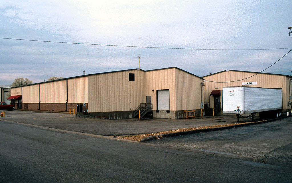 13511 & 13515 Northwest Industrial Drive portefeuille de 2 propriétés à vendre sur LoopNet.ca Photo principale- Image 1 de 3