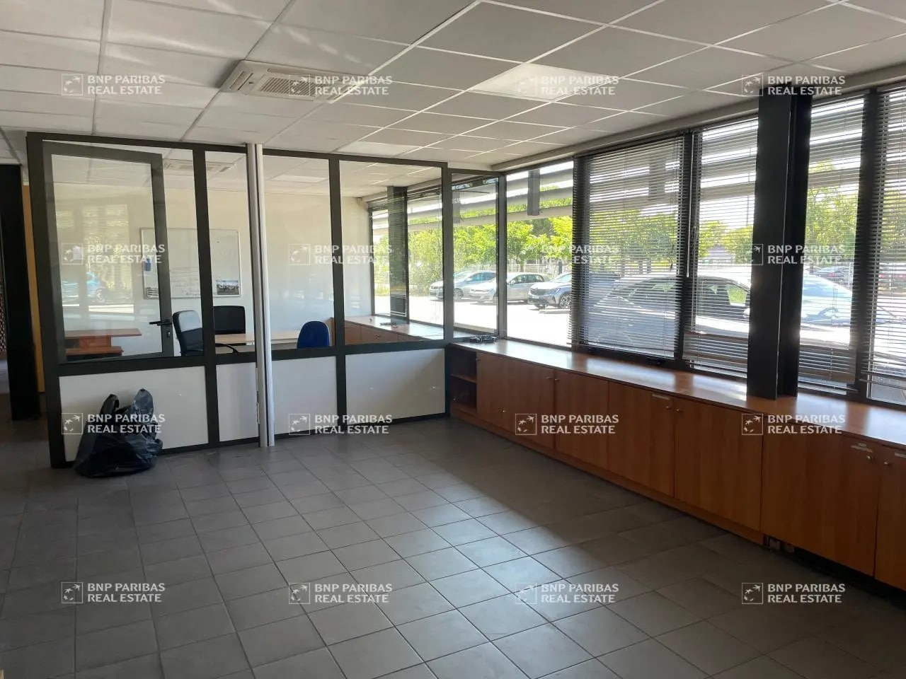 Flex in Carbon-Blanc for lease Interior Photo- Image 1 of 13