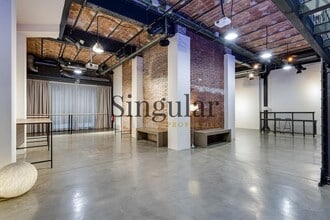 Retail in Barcelona, Barcelona for lease Interior Photo- Image 2 of 17